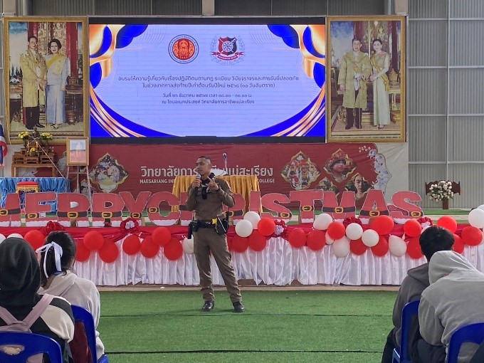 วันที่ 26 ธันวาคม 2567 เวลา 08.00 – 09.00 น. ชุดปฏิบัติการจราจร สภ.แม่สะเรียง ได้มีการให้ความรู้กฎหมายและวินัยจราจรการสวมหมวกกันน็อคช่วงเทศกาลปีใหม่ 2568 แก่นักศึกษาวิทยาลัยการอาชีพแม่สะเรียง